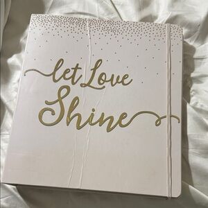 Elegant Gold and White wedding planner